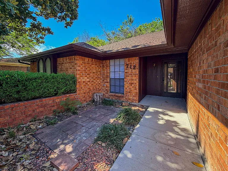 712 Pecan St — Photo 4