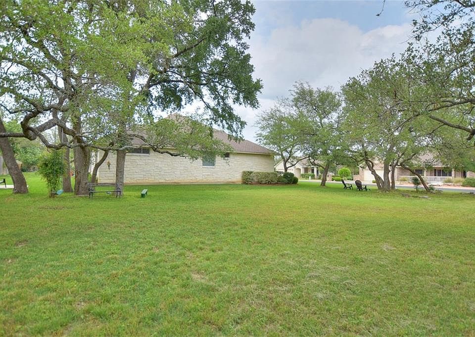 2nd image of 401 Sabine Dr