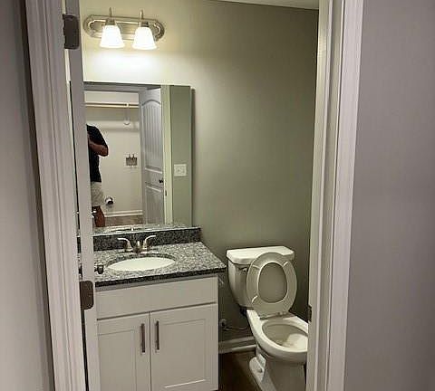 4th image of 904-906 SW Pampas Cir