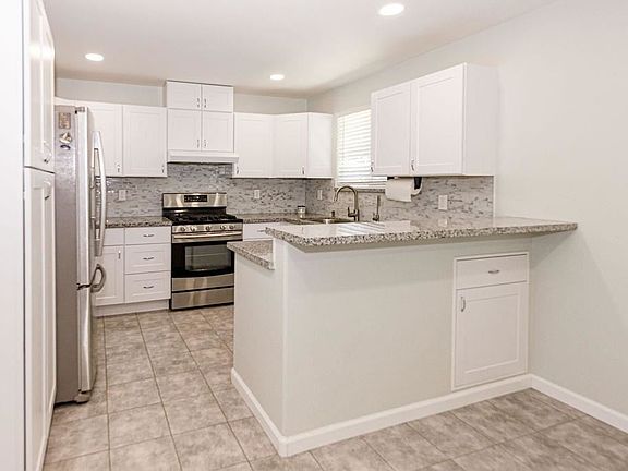 5th image of 1108 Charles St