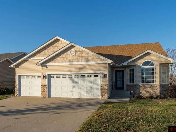 212 Cypress Dr, Mankato, MN 56001