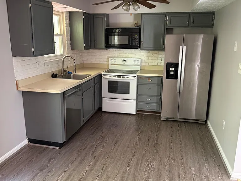 2712 Red Oak Ln — Photo 2