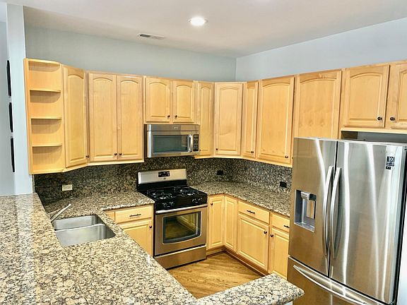 4th image of 1047 W Belmont Ave APT 4R