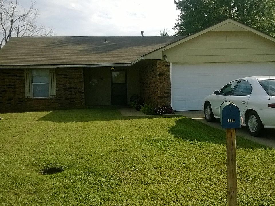 1st image of 2611 N Park Cir