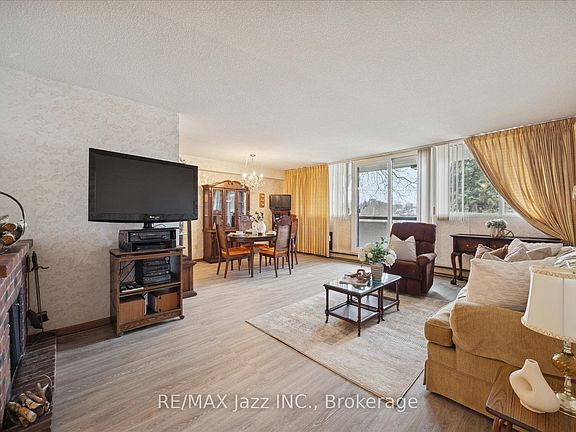 4th image of 120 Elgin St W #102