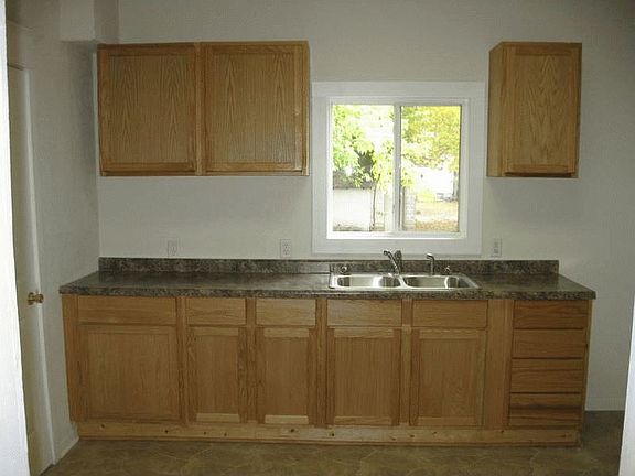2nd image of 923 N Temple Ave