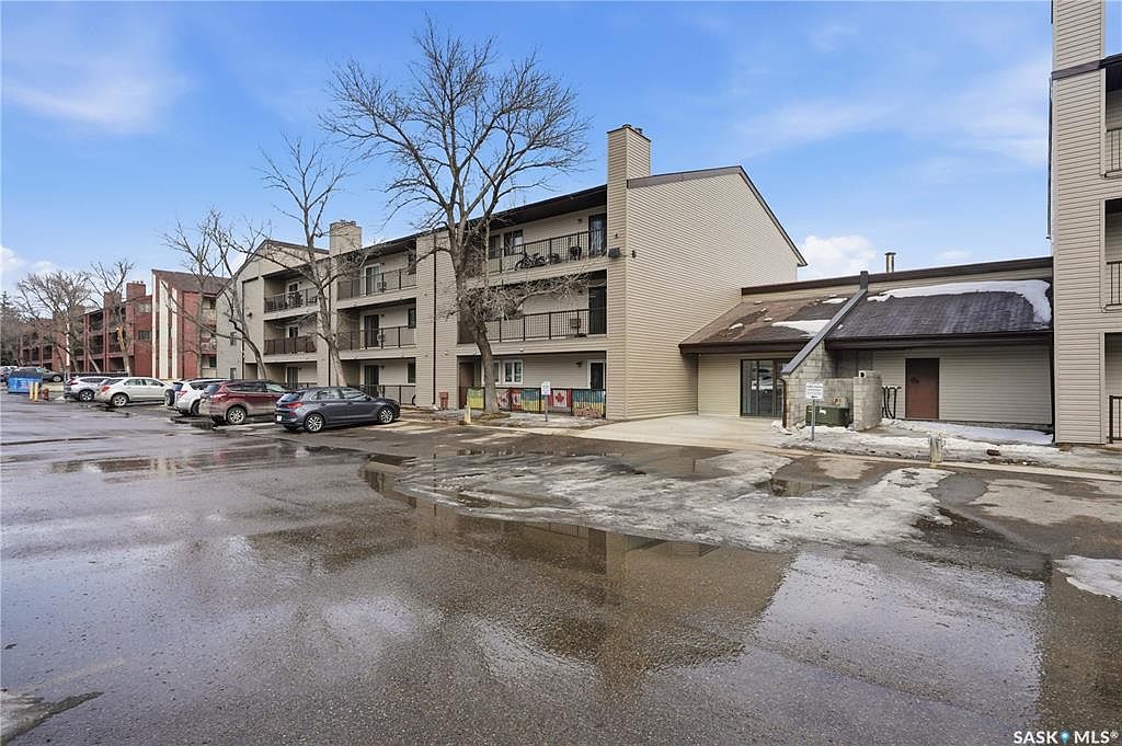 UNIT 208B-4040 8th STREET E