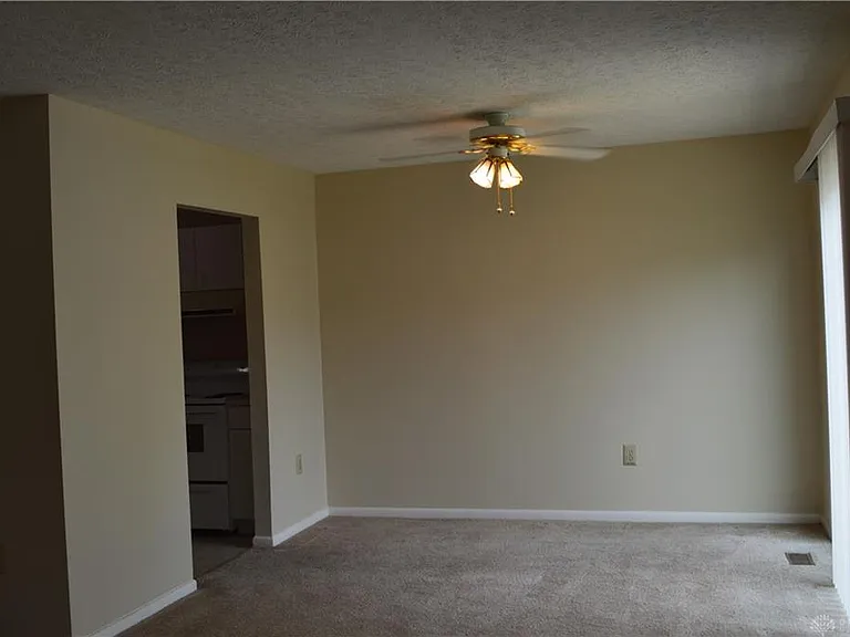 1217 Robbins Run Ct — Photo 24