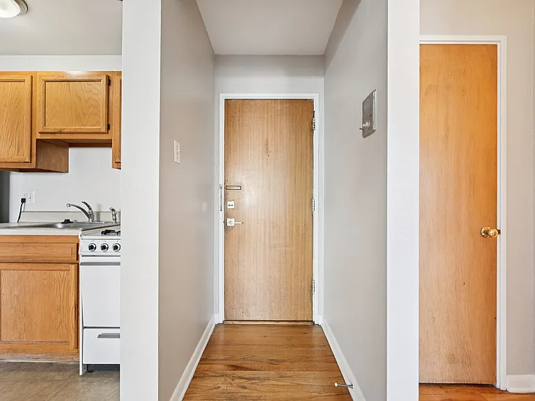 Belmore Apartments — Photo 22