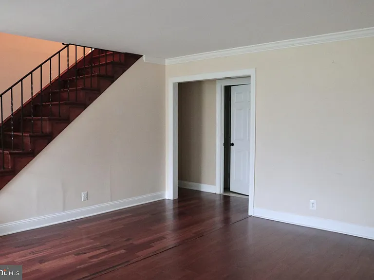 102 E Main St — Photo 5