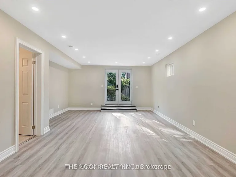 138 Huntington Cres — Photo 12