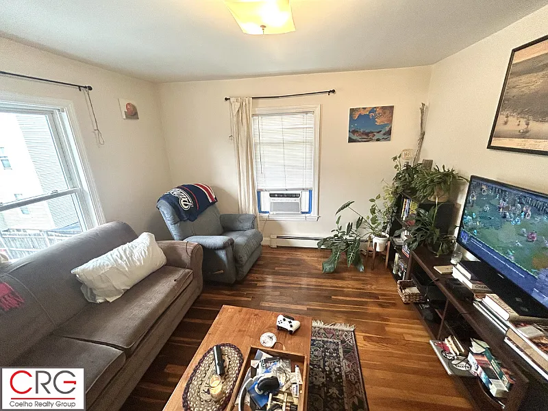 2 bed, 600 sqft, $2,400 — Photo 2