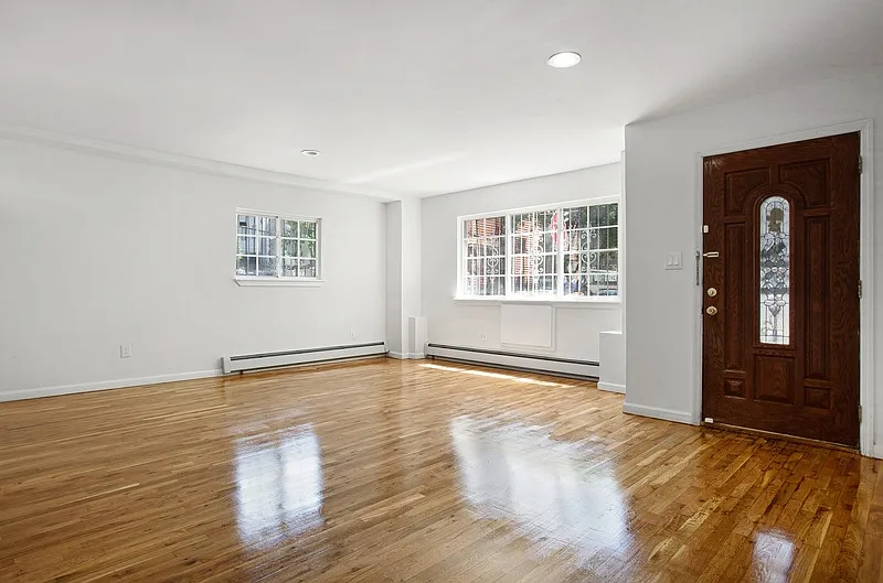 3 bed, 2.0 bath, 1200 sqft, $3,500 — Photo 2