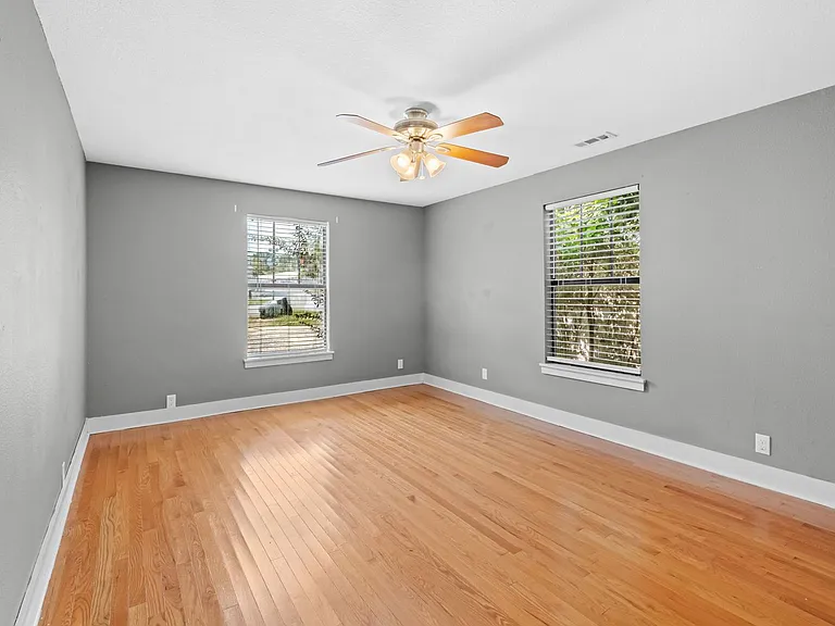 1022 W Holly St — Photo 14