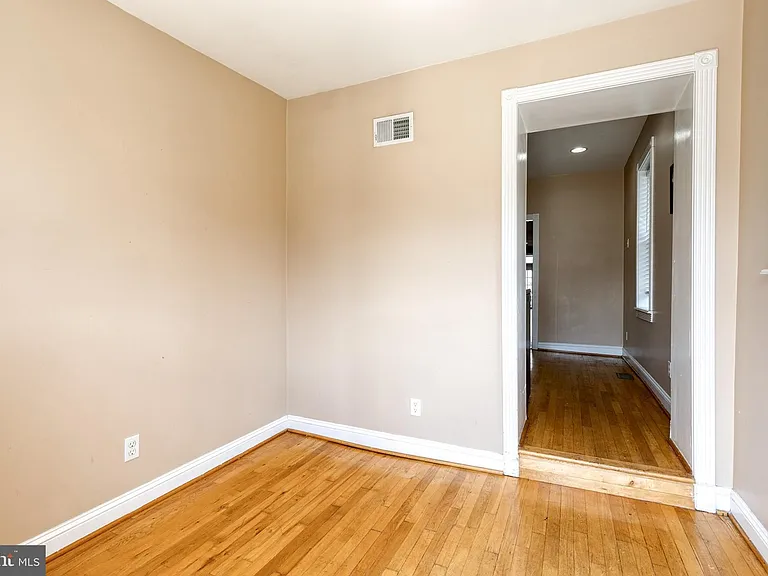 1514 Light St — Photo 13