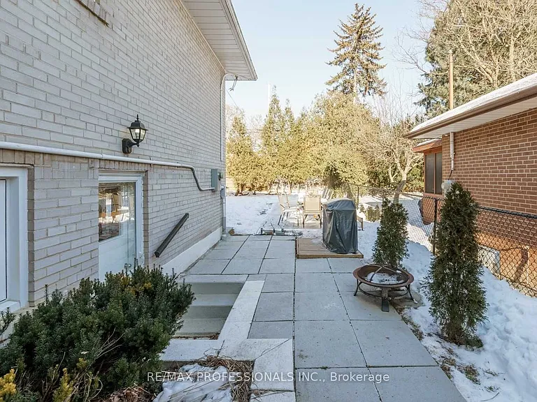 11 Grasspoint Cres #GROUND — Photo 10