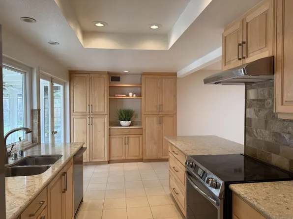 421 Santa Helena, Solana Beach, CA 92075