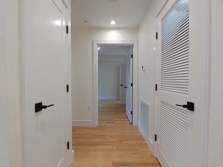 2489 Washington St #2C — Photo 19