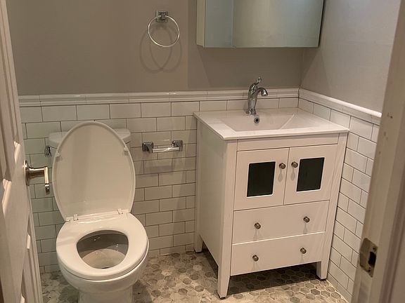 4th image of 133 Fayette Ave #124