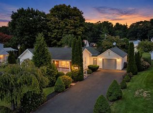 23 Briarwood Pl, Westfield, MA 01085
