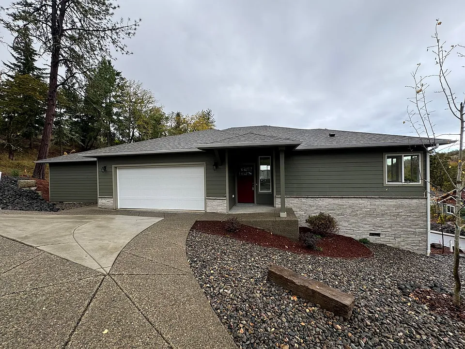 1811 NE Alameda Ave