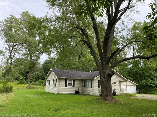 364 James Ct, Lake Orion, MI 48362