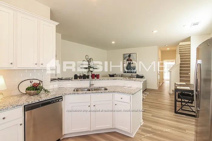 743 Chandler Way — Photo 6