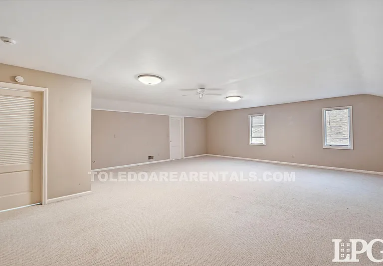 3835 Hillandale Rd E — Photo 36