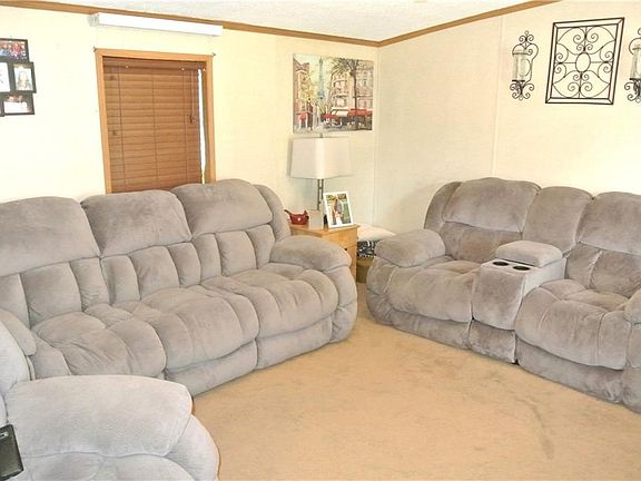 3rd image of 220 Westwoods