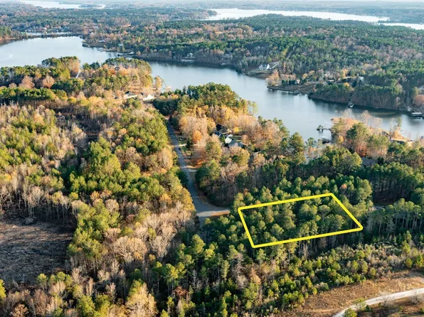 102 Flamingo Pt, Cross Hill, SC 29332