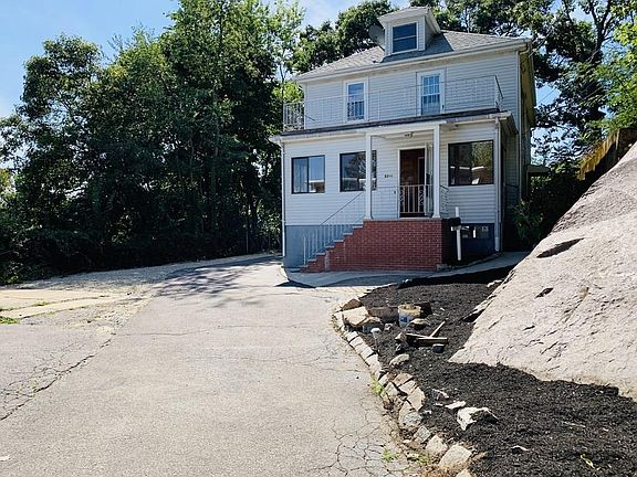 3rd image of 53 1/2 Buckley St