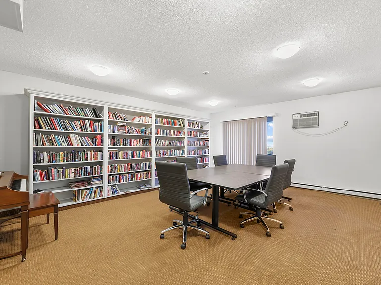 805 Grand Ave W — Photo 26