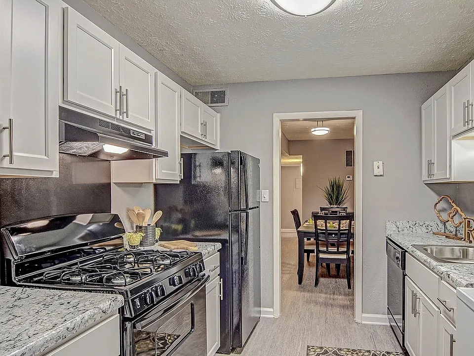 The Flats @ 1885 Apartments