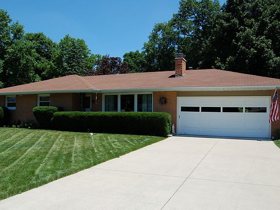 2nd image of 56854 Meadowood Dr