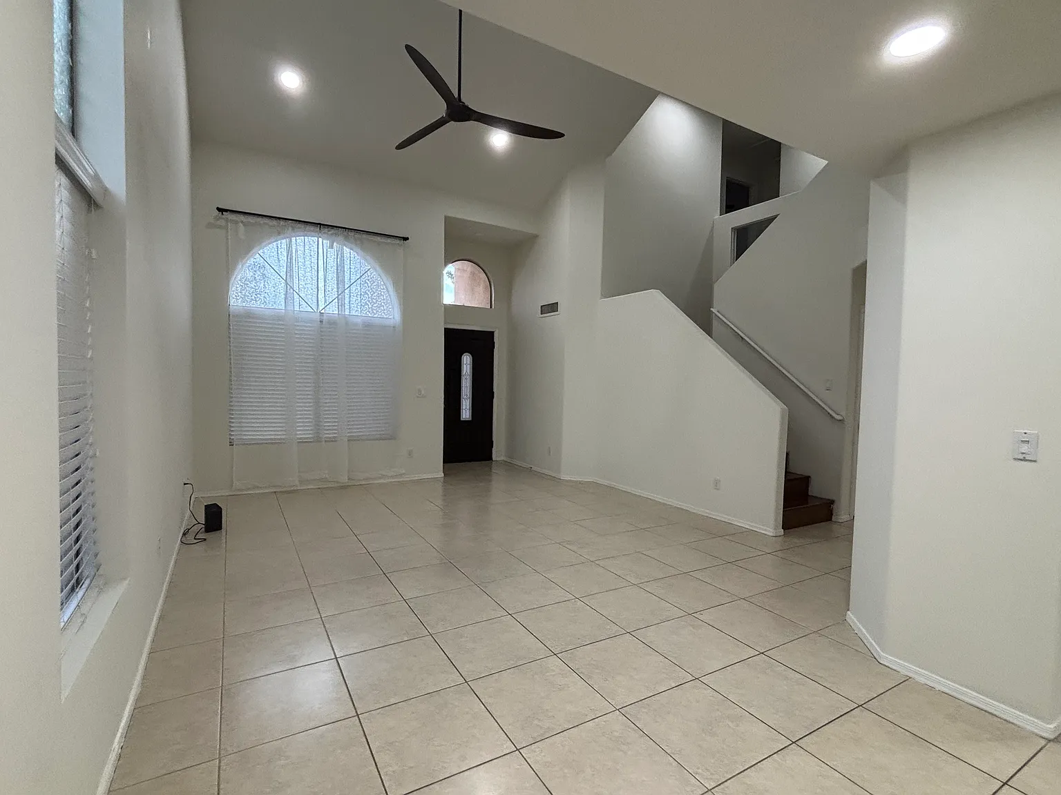 1231 N Tercera Ct — Photo 3