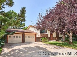 5400 Mountain Dr, Cheyenne, WY 82009