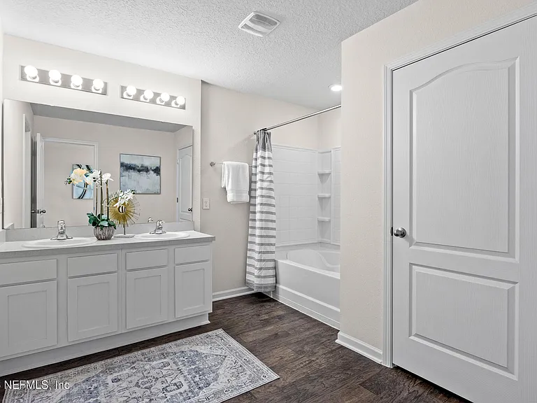 2555 Oak Stream Dr — Photo 17