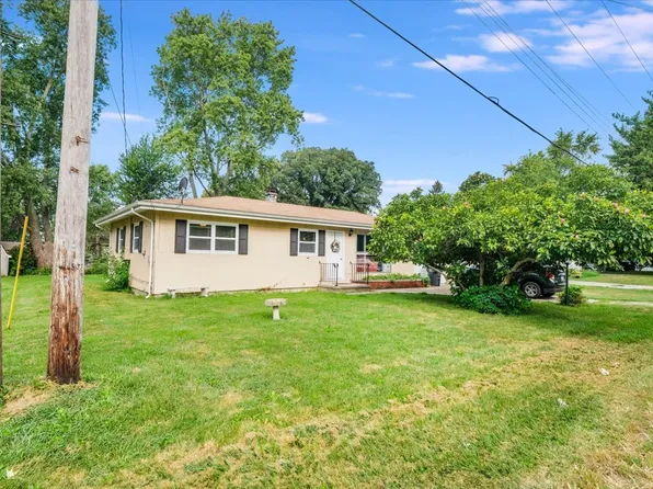 1008 Egyptian Trl, Tuscola, IL 61953