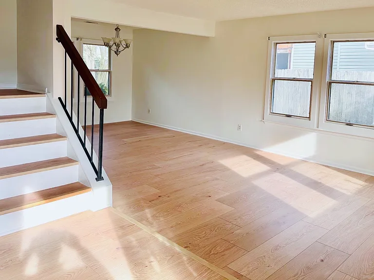 1556 Beachview Dr — Photo 7