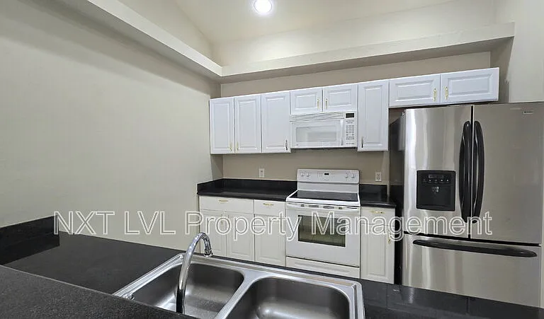 303 NE 24th Ave — Photo 7