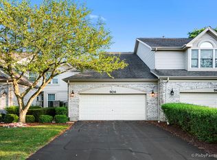 906 Heathrow Ln, Naperville, IL 60540