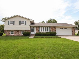 606 N White St, Le Roy, IL 61752