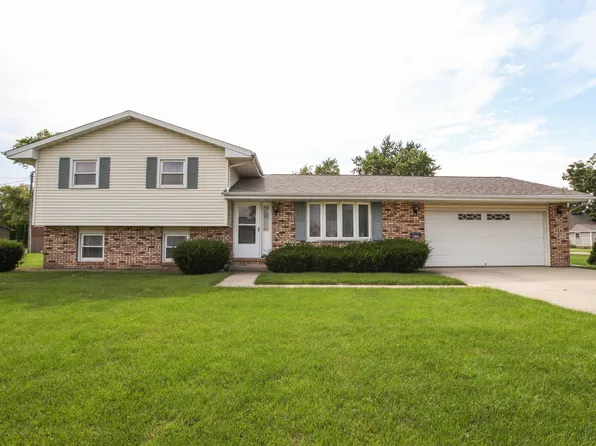 606 N White St, Le Roy, IL 61752