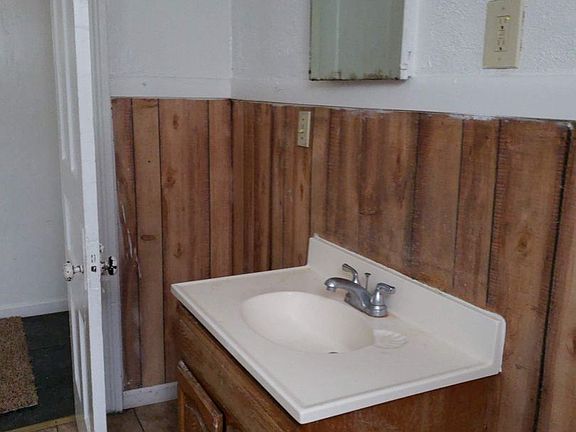 2nd image of 914 Wallace St APT 3