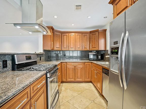 4th image of 22131 Burbank Blvd Unit 7