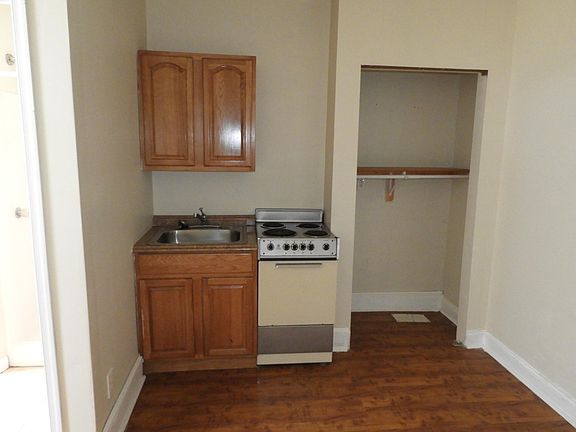 4th image of 2042 N Bambrey St #C