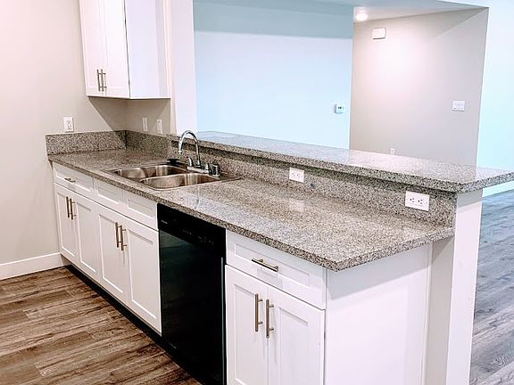 4th image of 14333 Roscoe Blvd #403