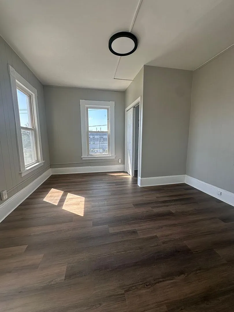 47 Hart Street — Photo 3