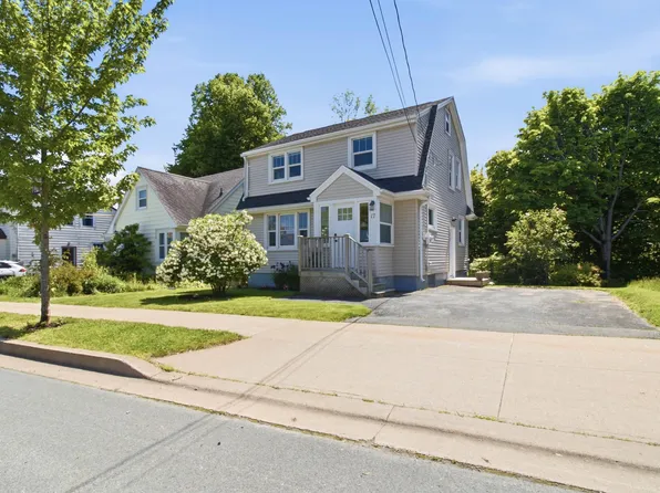 17 Joffre St, Halifax, NS B2Y 3C7