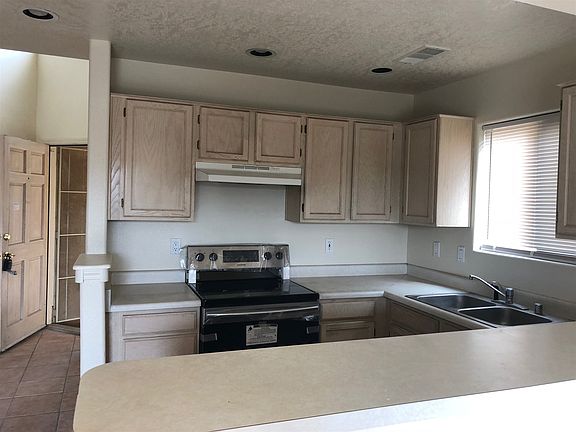 2nd image of 2818 Calle De Oriente